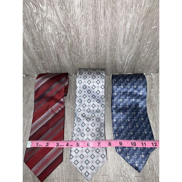 Van Heusen Men's Silk Ties Set of 3 Geometric Designer Multicolor - Picture 2 of 9